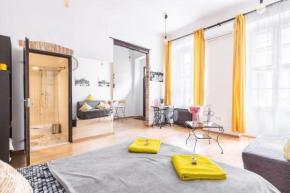 Vintage Style Cozy Downtown Apartment.